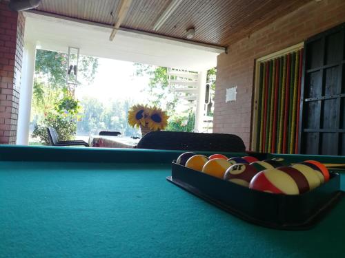 Biliár nebo kulečník v ubytování Tiszavirág Nyaralóház