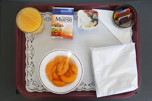 モーテルの敷地内または近くでの食事または食べ物