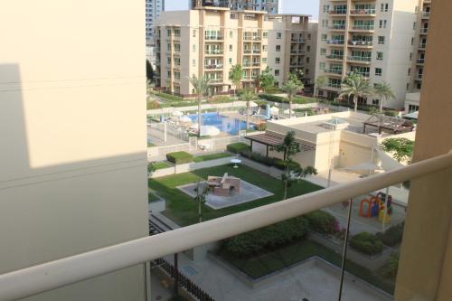 Prime location-Greens 1BR – Free Parking-Pool-Gym