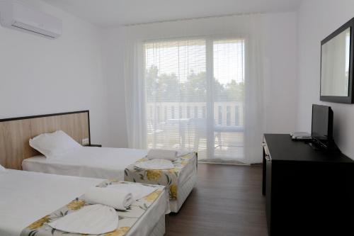 A bed or beds in a room at St. Stefan Villas & Hotel