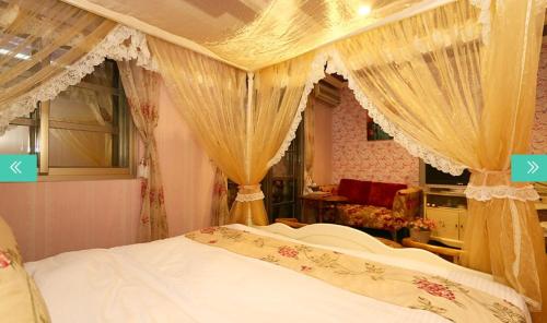 Ein Bett oder Betten in einem Zimmer der Unterkunft Ocean Deep Hostel