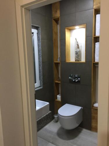 Ένα μπάνιο στο Amberyellowbnb