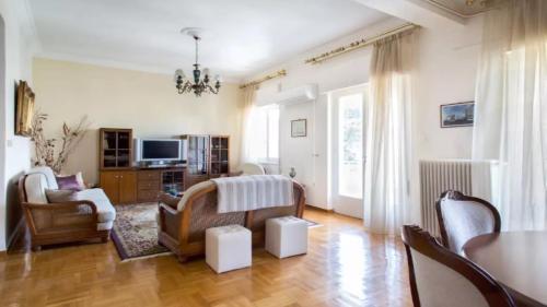 Large 3 bedroom Apt with Terrace