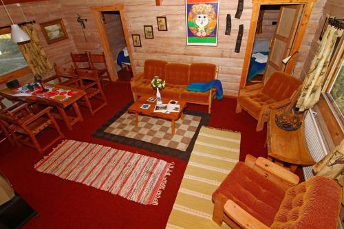 an overhead view of a living room in a log cabin at Tallhöjden Hotel & Cottage Lodge in Simlångsdalen
