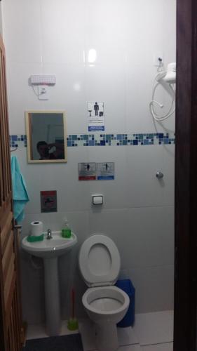 Bilik mandi di Pousada Recanto Dom Lázaro