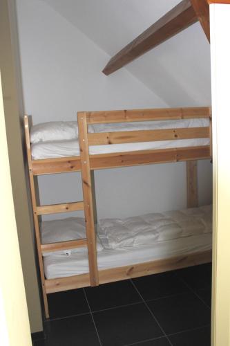 a couple of bunk beds in a room at Weststraat 22 - Ouddorp - Appartement Oost 3P in Ouddorp