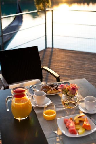 Jídlo v hotelu nebo okolí