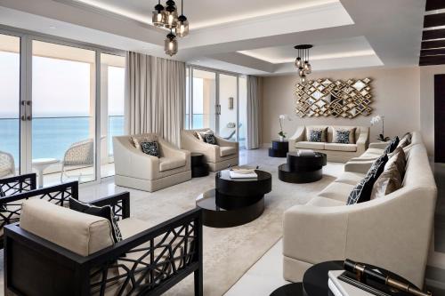 Posezení v ubytování Fairmont Fujairah Beach Resort