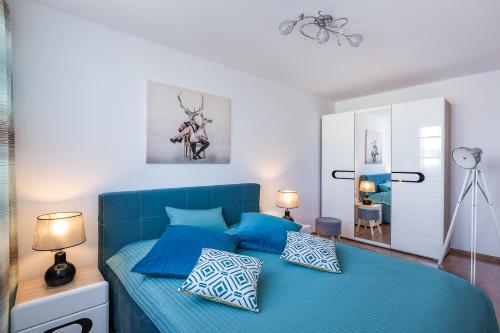 Tempat tidur dalam kamar di Apartament Stag Azyl na szczycie - 2 osobne pokoje - by Space Apart