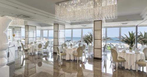 Foto dalla galleria di Hotel Tiffany's a Riccione