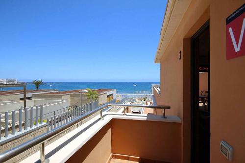 SOTA 3 by RENTMEDANO Beach front, spectacular ocean views, parking, WiFi