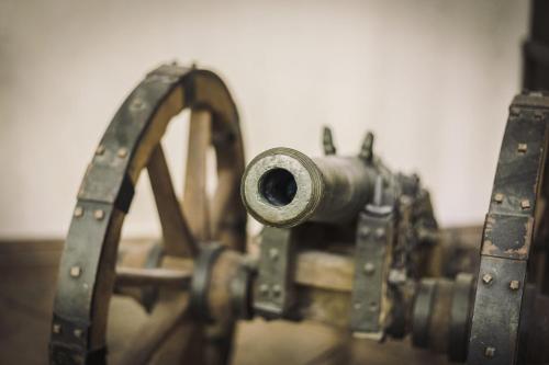 a close up of an old fashioned camera at Burghotel Haselünne in Haselünne