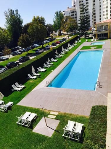 an overhead view of a swimming pool with lounge chairs and a lawn at Hotel do Parque in Viana do Castelo