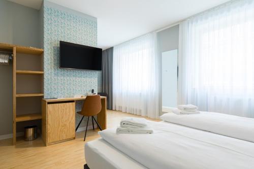 A bed or beds in a room at mk | hotel münchen city