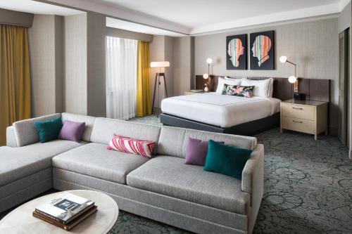 Llit o llits en una habitació de The Darcy Hotel, Washington DC