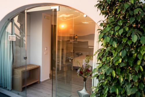 Koupelna v ubytování Kratiras View Luxury Suites