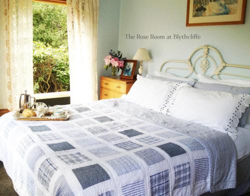 Säng eller sängar i ett rum på Blythcliffe