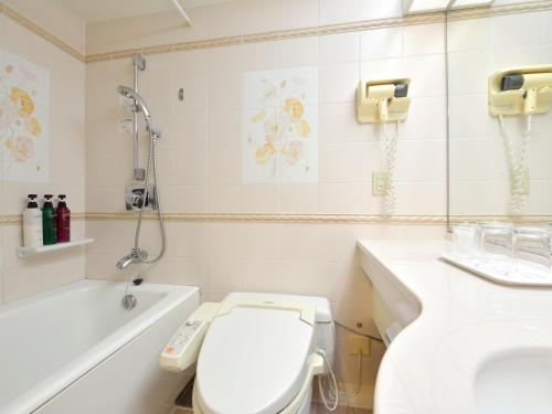 A bathroom at Okinawa Kariyushi Urban Resort Naha