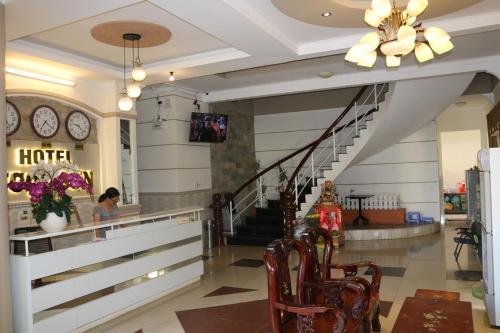 Επισκέπτες που μένουν στο Ngoc Son Hotel