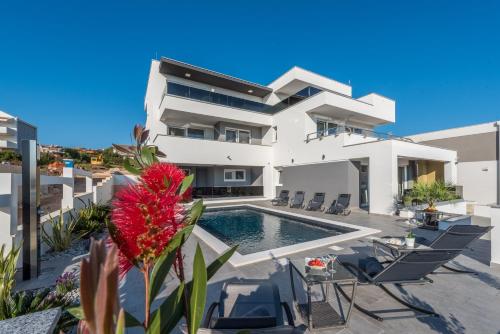 Villa Magnifica Penthouse with Jacuzzi
