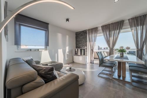 Villa Magnifica Penthouse with Jacuzzi