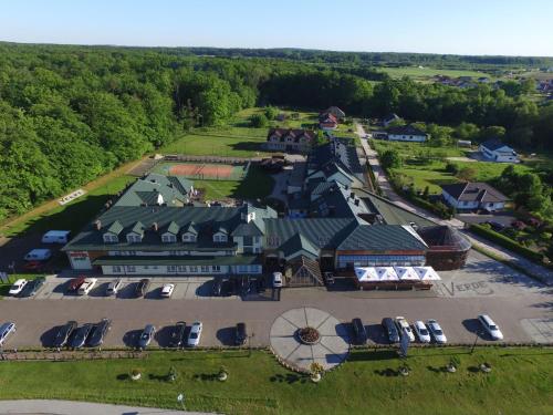 an aerial view of a building with cars parked in a parking lot at Hotel Verde in Koszalin