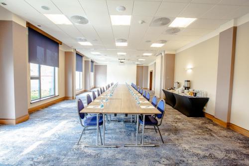 a long conference room with a long table and chairs at Park Hotel Diament Wroclaw in Wrocław