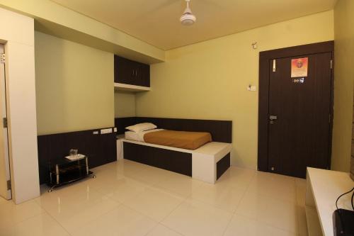 Hotel Sham Suman, Kolhapur- Opposite To Mahalaxmi Templeにあるベッド
