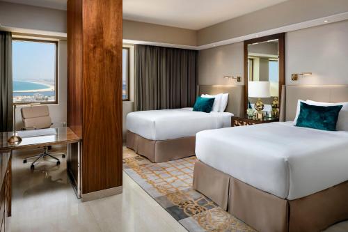  Fairmont Ajman -  Room  picture :    Tea/Coffee maker    Minibar    Shower                            