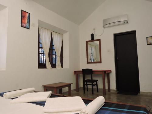 Gambar di galeri bagi Curry Bowl Restaurant & Turtles Rest di Hikkaduwa