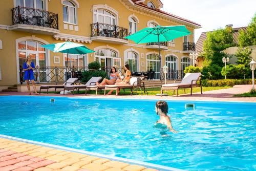Bazén v ubytování Hotel Villa Venice nebo v jeho okolí