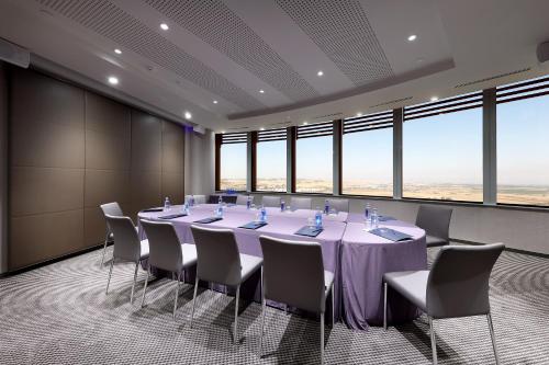 Espace de conférence ou salle de réunion dans l'établissement Eurostars Torre Sevilla