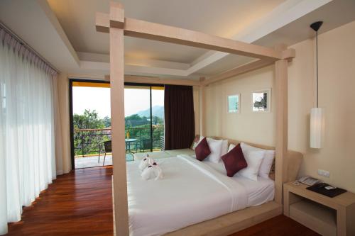 Кровать или кровати в номере Keeree Ele Resort