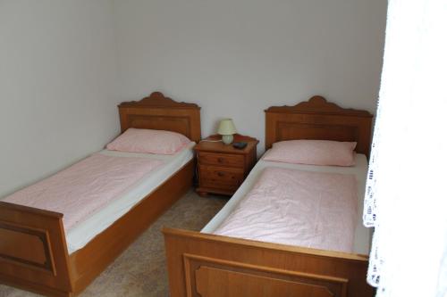two beds sitting next to each other in a bedroom at Gasthaus Mösle in Reute