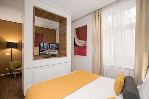 A bed or beds in a room at Dominic Smart & Luxury Suites - Terazije