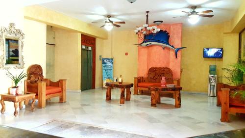 A seating area at Hotel La Alondra