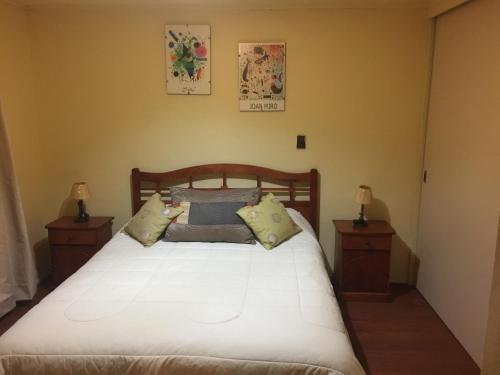 Кровать или кровати в номере Hostal Playa Herradura