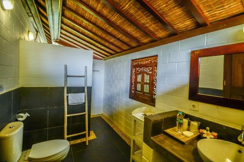 Bukit Asri Lodge tesisinde bir banyo