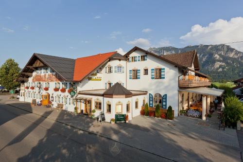 an overhead view of a large white building at Hotel Weinbauer in Schwangau