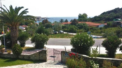 Gallery image of Hotel Ermioni in Kalamitsi