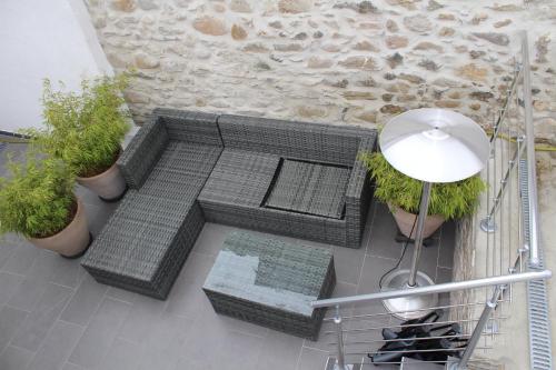 an overhead view of a bench with plants and a lamp at Au cœur du vignoble sur Bursins in Bursins