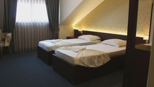 Postelja oz. postelje v sobi nastanitve Hotel Admiral