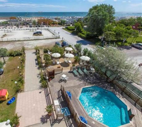 Vista sulla piscina di Hotel Bisanzio o su una piscina nei dintorni