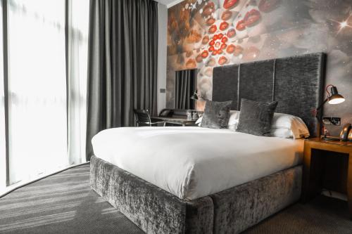 Кровать или кровати в номере Malmaison Hotel Leeds