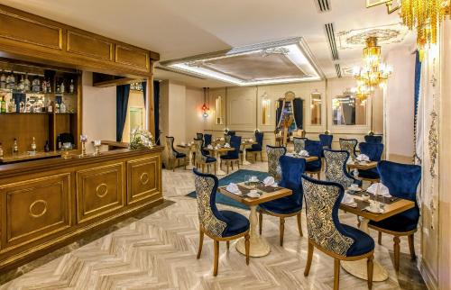 a restaurant with tables and chairs and a bar at Romance Istanbul Hotel Boutique Class in Istanbul