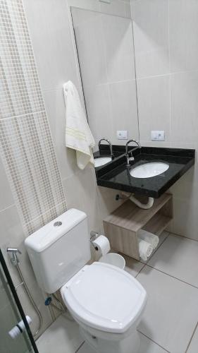 Et badeværelse på Hotel Premium Flat Ourinhos
