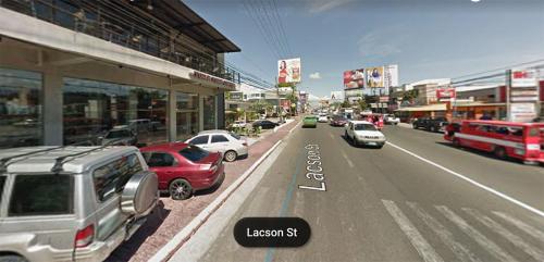 una simulación de una calle de la ciudad con coches en la carretera en Hometown Hotel - Lacson Bacolod en Bacolod