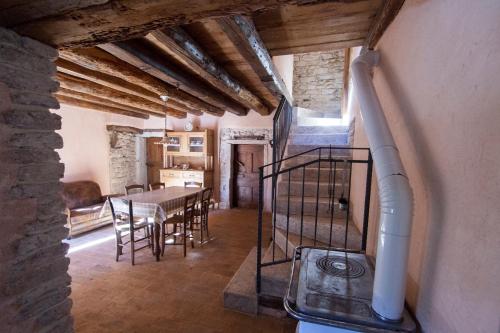 a kitchen and dining room with a table and chairs at b&b casamia in Molina