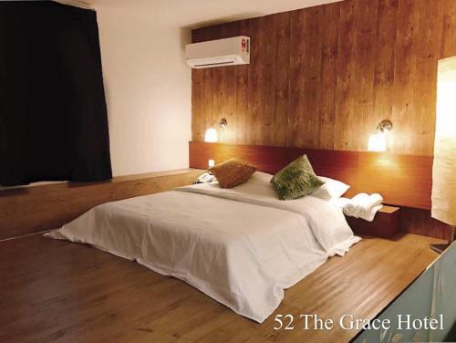 Katil atau katil-katil dalam bilik di 52 The Grace hotel