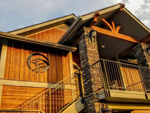 a house with a carving on the side of it at Resort at Eagle Point Golf Club Lodging in Medford